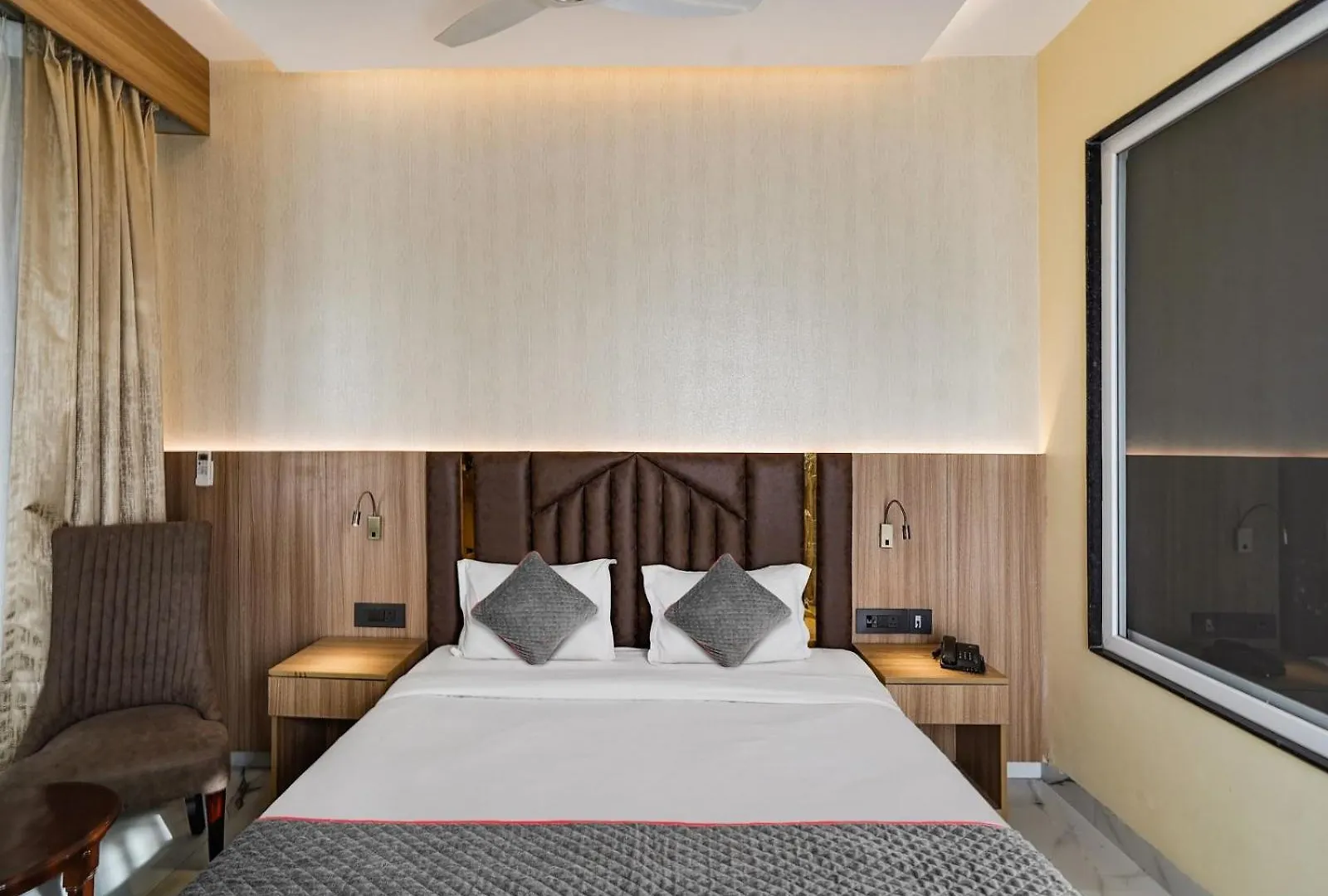 Hotel Grand Premium New Delhi 4*,