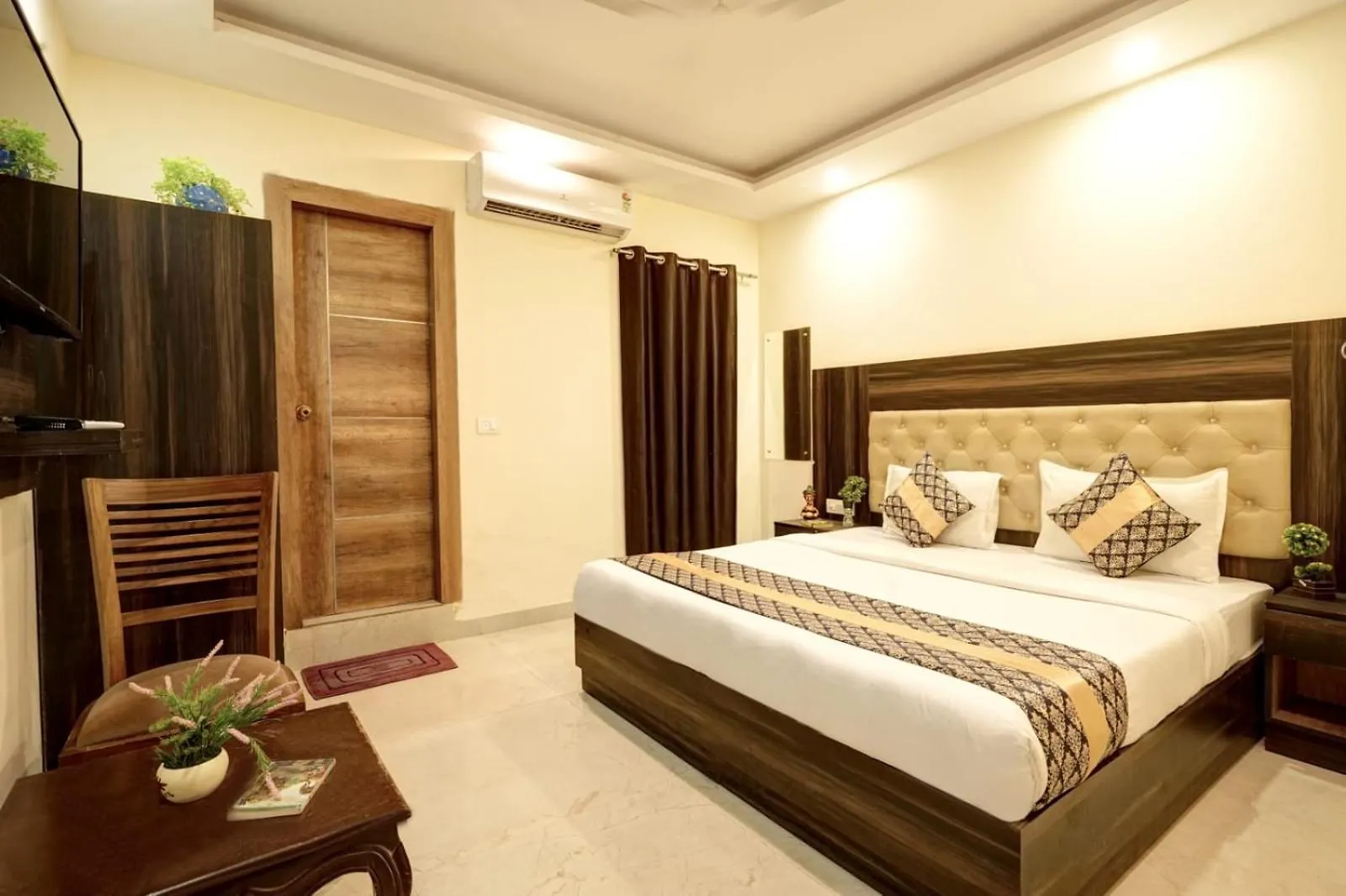 ****  Hotel Grand Premium New Delhi India