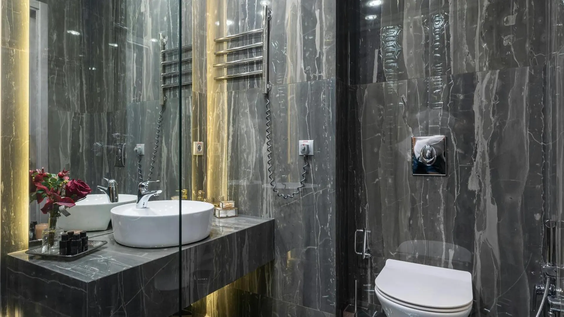 ****  Hotel Grand Premium New Delhi India